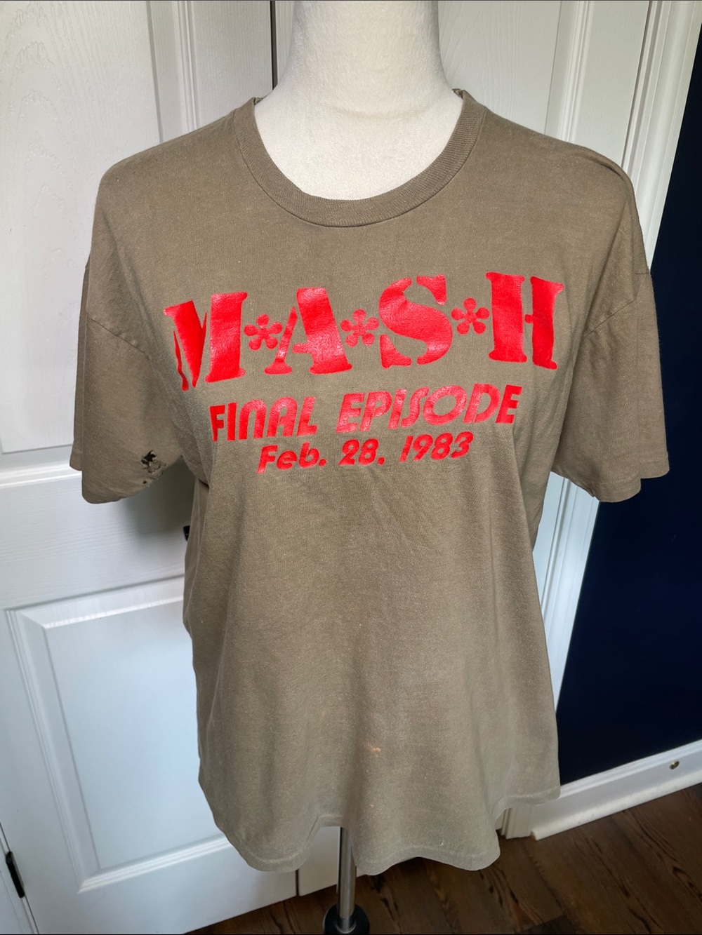 Vintage M*A*S*H Final Episode Short Sleeve Tee Olive with Red Print Size Large